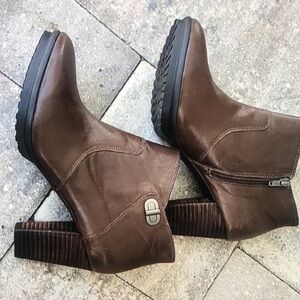 Easy spirit kassandra platform booties